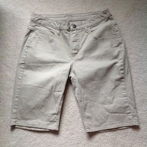 Riders by Lee Shorts - EUC Lee Rider Khaki Bermudas Riders by Lee Shorts - EUC Lee Rider Khaki Bermudas
